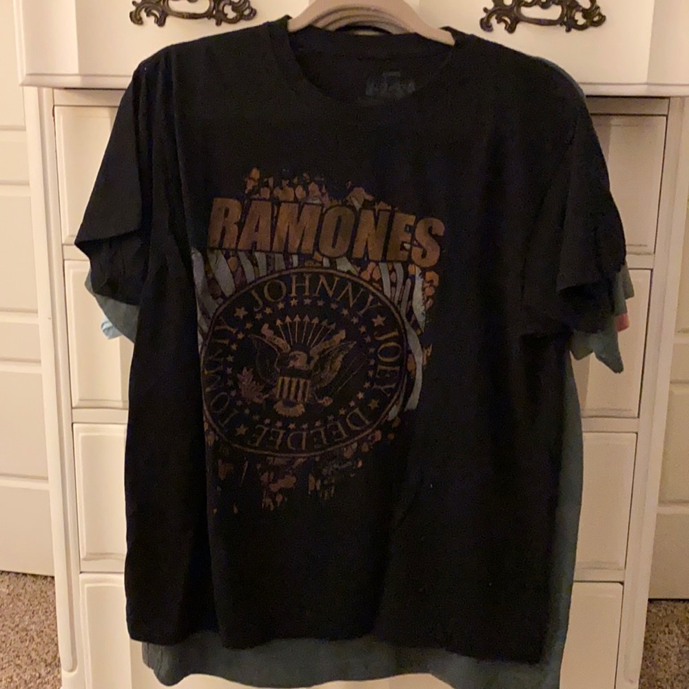 Ramones graphic tee tshirt XL